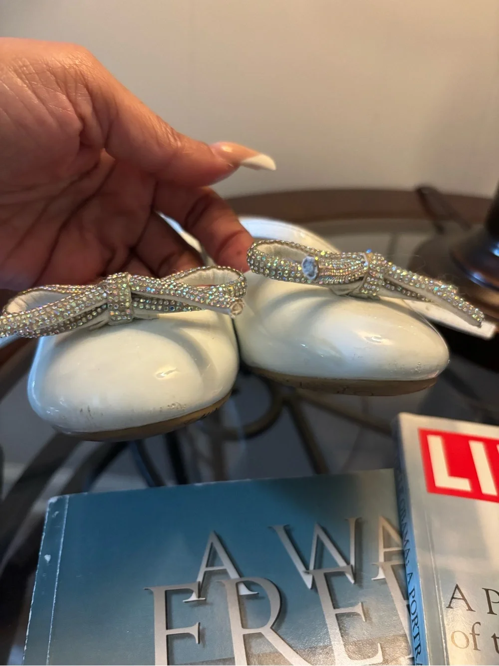 Soda White Girls Dress Shoes with Rhinestone Bow